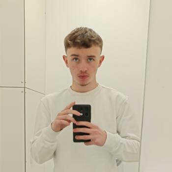 Babysitter in Saint-Arnoult: Hugo