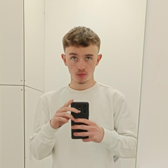 Babysitter in Saint-Arnoult: Hugo