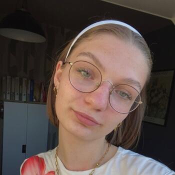 Babysitter in Halluin: Ely