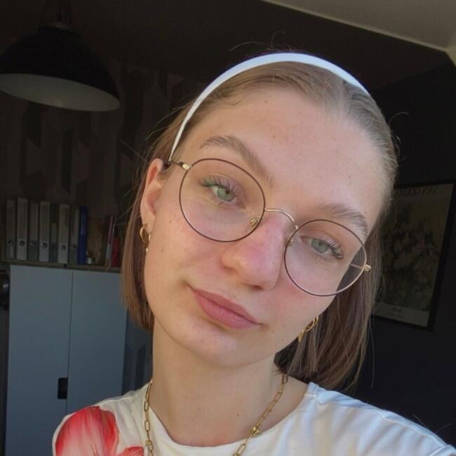 Babysitter in Halluin: Ely