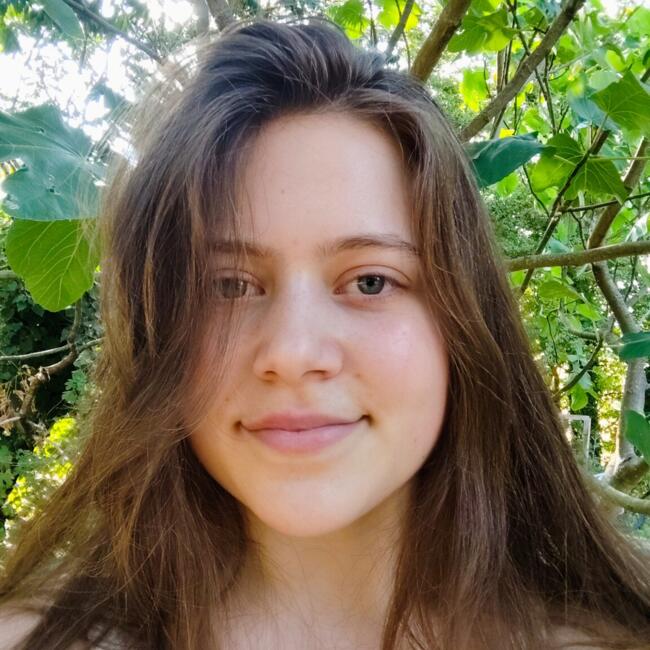 Babysitter in Montigny-Lencoup: Jade
