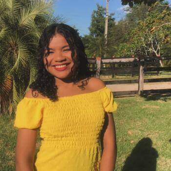 Babysitter in Santa Inês: Maria