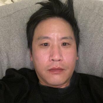 משרת מטפל/ת ב- דובאי: משרת בייביסיטר Hyungjun