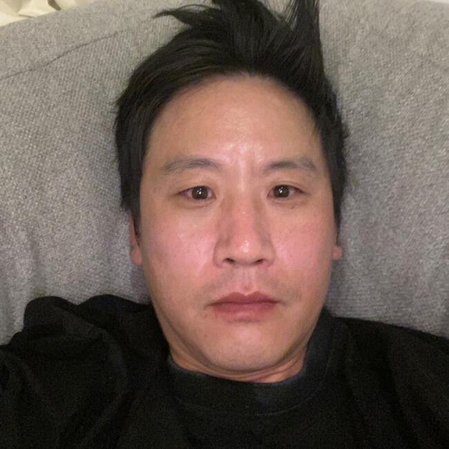 وظيفة جليسة أطفال في دبي: Hyungjun