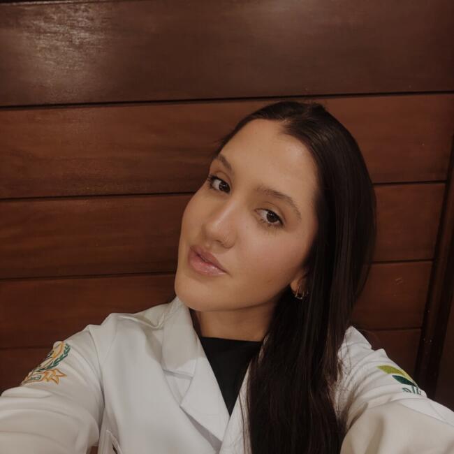 Babysitter in Joinville: Giovanna