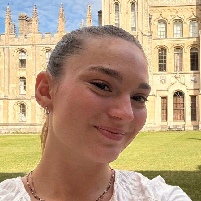 Babysitter in Grézieu-la-Varenne: Marie