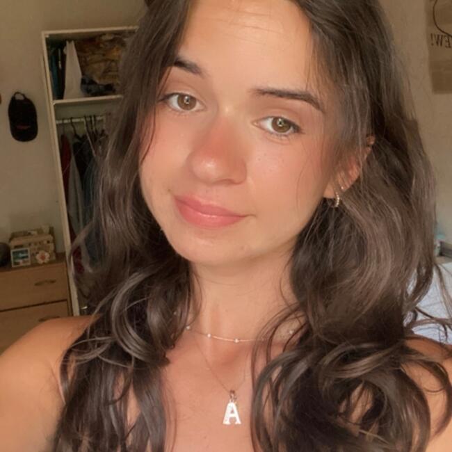 Baby-sitter in Veyrier: Adriana