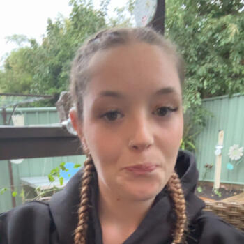 Babysitter in Canberra: Claudia