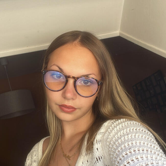 Babysitter in Sancoins: Lola