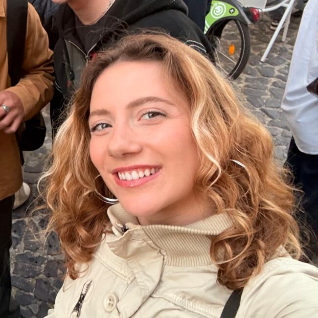 Babysitter in Lisbon: Julia