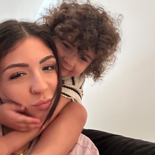 Babysitter in Dáli: Georgia