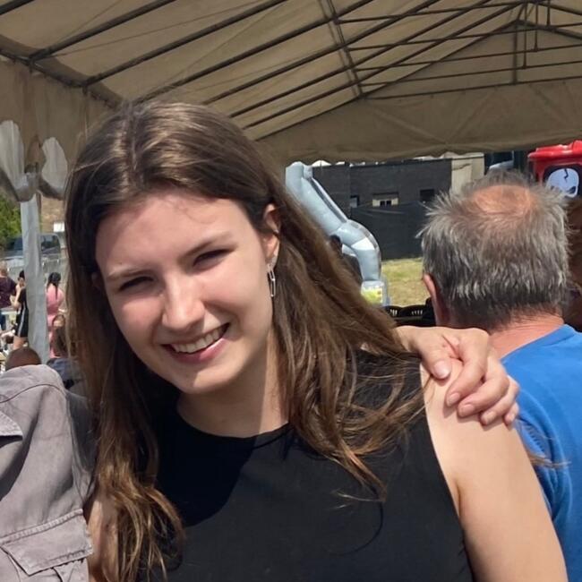 Babysitter in Sint-Amands: Fien