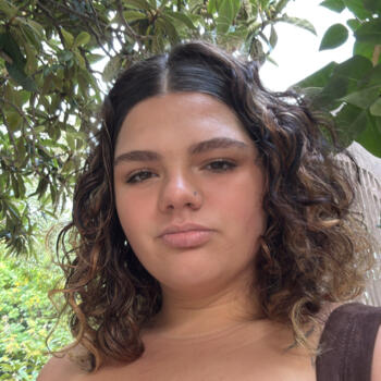 Babysitter in Alhandra: Iara