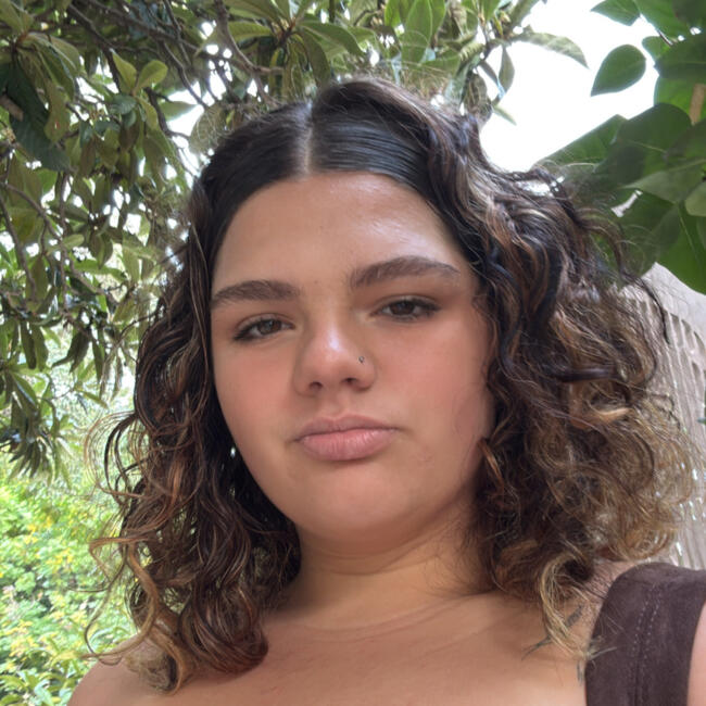 Babysitter in Alhandra: Iara