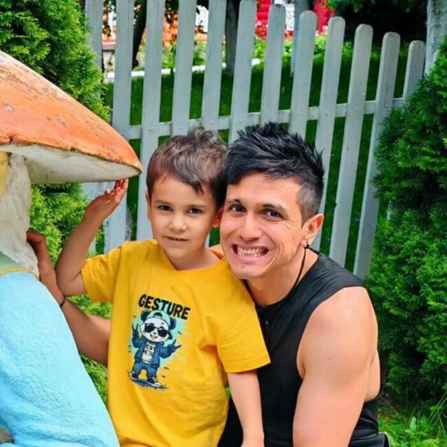 Babysitting job in Mixco: Andres