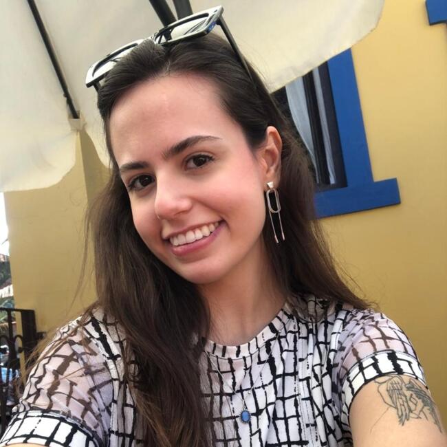 Babysitter in São Carlos: Livia