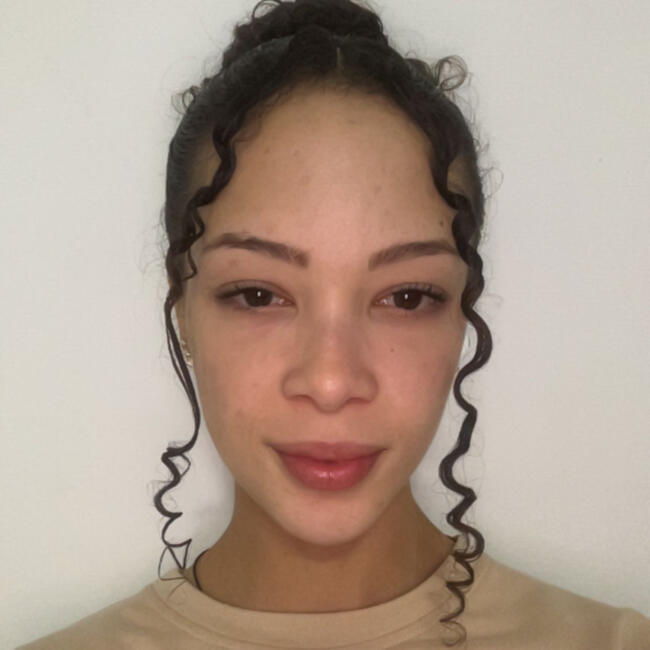 Baby-sitter in Delémont: Laura