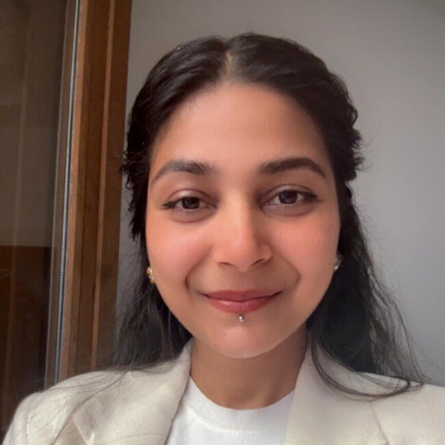 Babysitter in Barcelona: Bhavna