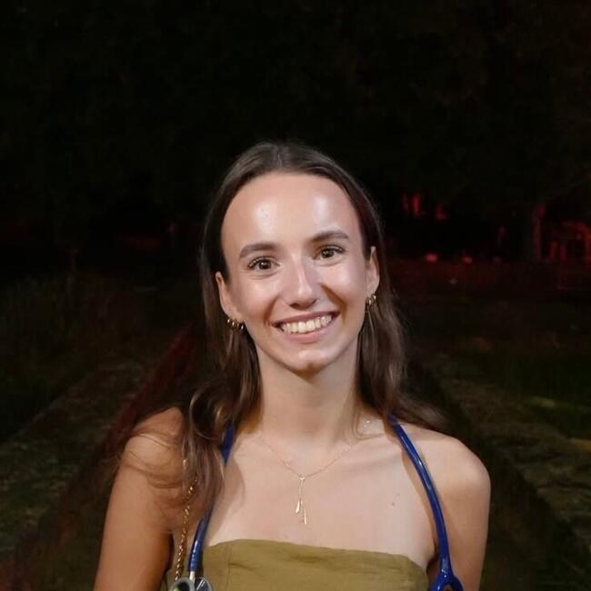 Babysitter in Teyran: Emma