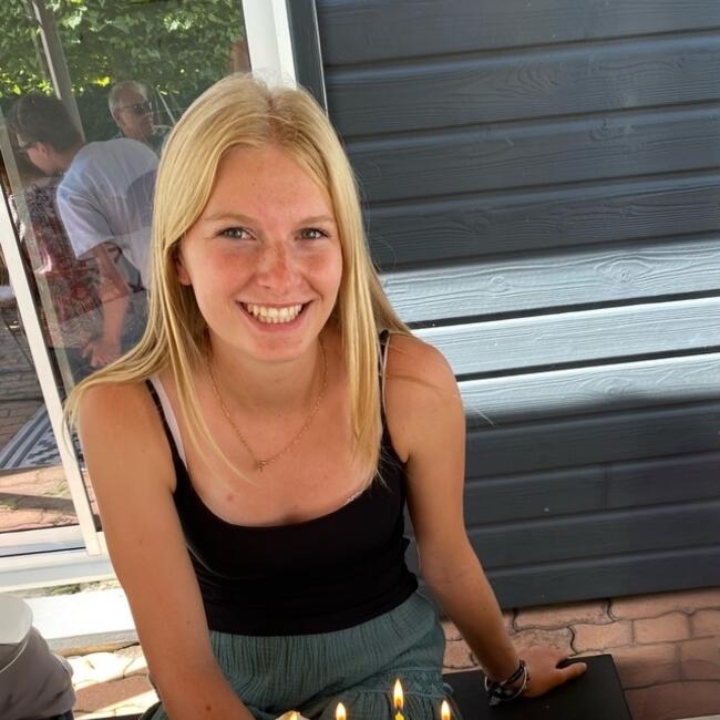 Babysitter in Pessac: Manon