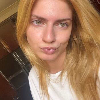 Babysitter Égkomi: Anastasia