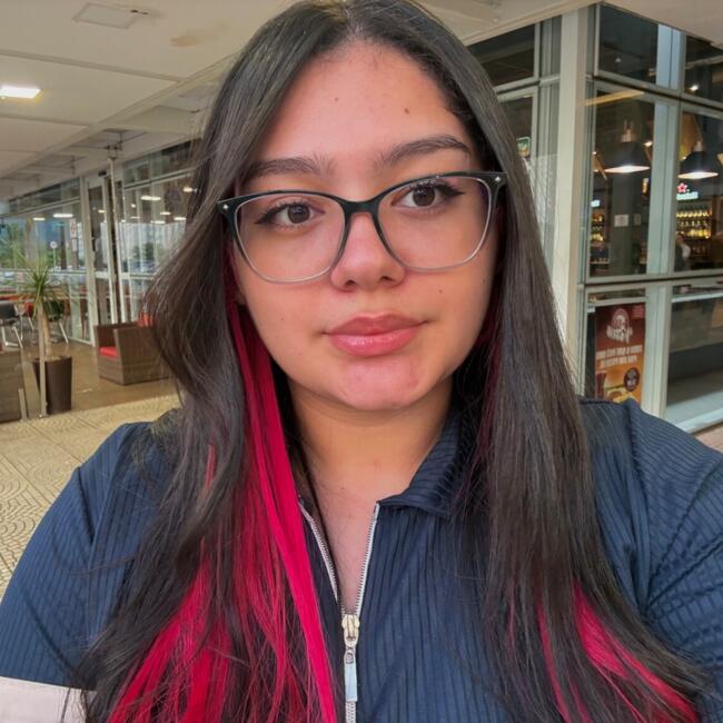 Emprego de babá em Mogi das Cruzes: Larissa