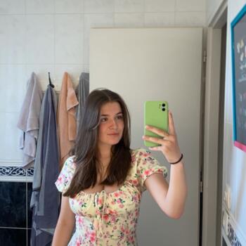 Babysitter in Fontaine-le-Comte: Clemence