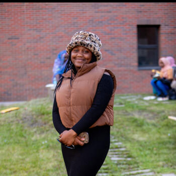 Baby-sitter in Winnipeg: Enedi