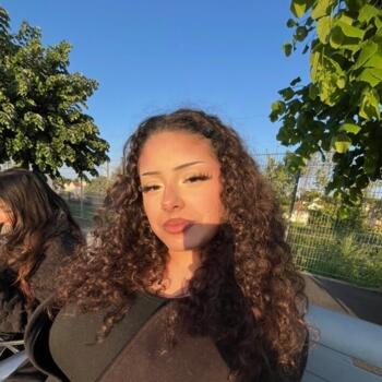 Nanny in Louvres: Ines