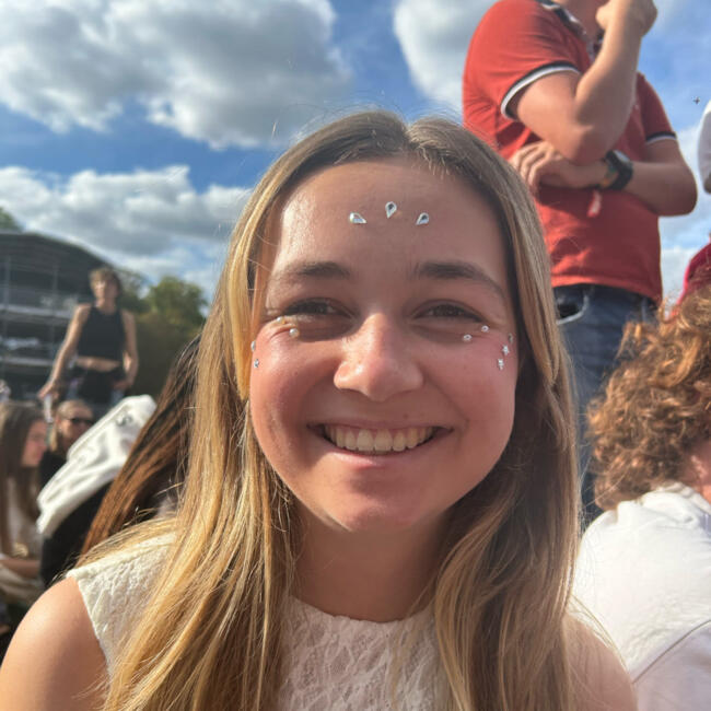 Babysitter in Paris: Flore