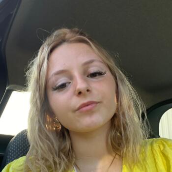 Babysitter in La Forêt-sur-Sèvre: Faustine