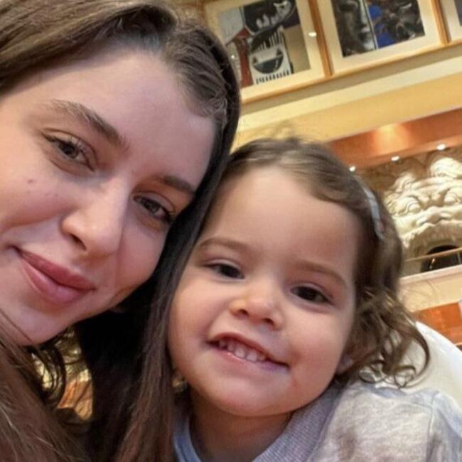 Babysitting job in Curitiba: Julyenne Esposito