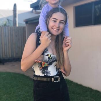 Babysitter in Townsville: Tia