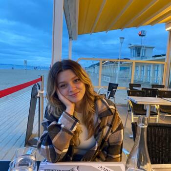 Baby-sitter in Saint-Ouen: Lison