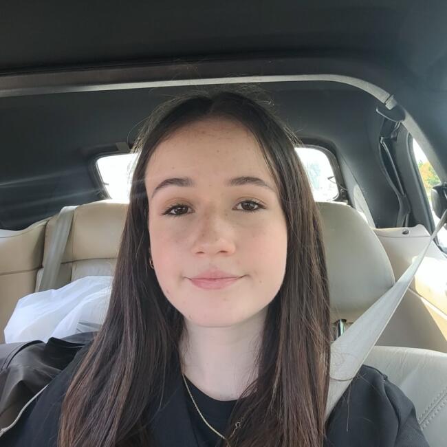 Nanny in Saint-Yzan-de-Soudiac: Cassie