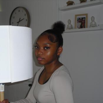 Babysitter in Chennevières-sur-Marne: Alya
