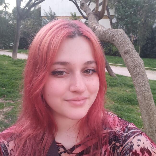 Baby-sitter in Keratsíni: Ελένη