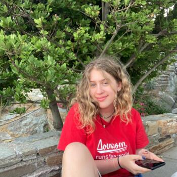 Babysitter in Athens: Λυδία Ατζεμιάν