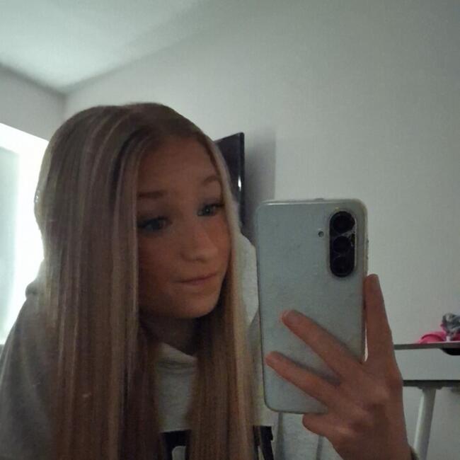 Babysitter in Warrington: Holly