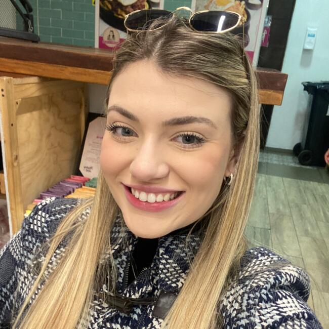 Babá em Curitiba: Laura