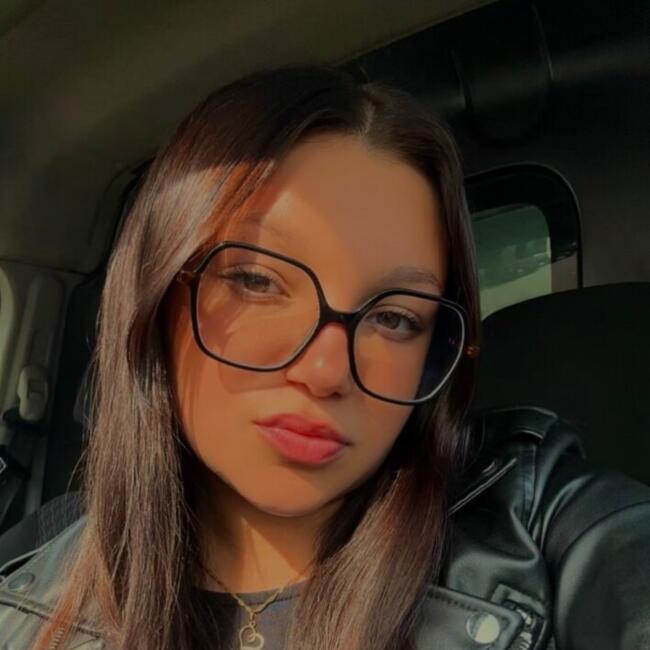 Babysitter in Éragny-sur-Epte: Clara