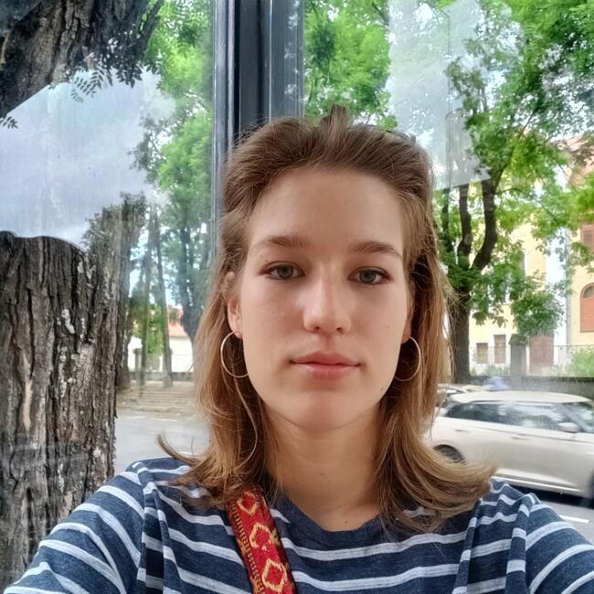 Babysitter in Budapest: Rebeka