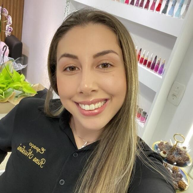 Babysitter in Uberlândia: Larissa