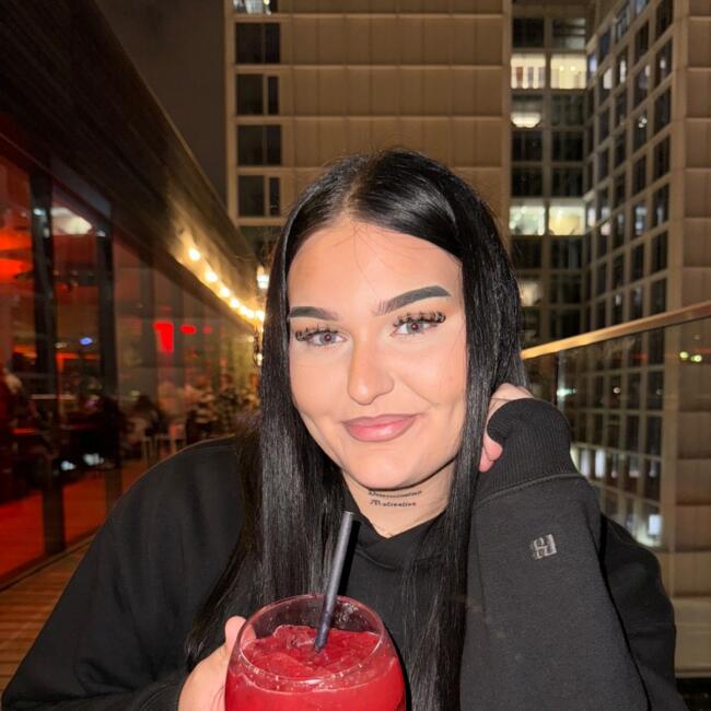 Babysitter in Sint-Joost-ten-Node: Lola