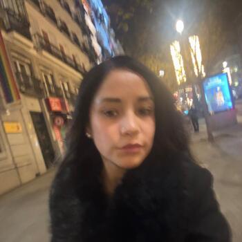 Babysitter in Bordeaux: Kiara