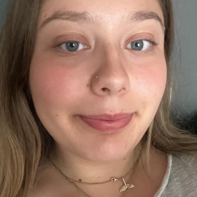 Babysitter in Dunedin: Bella