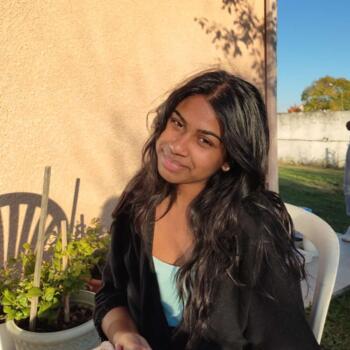 Babysitter in Frouzins: Jhananikka