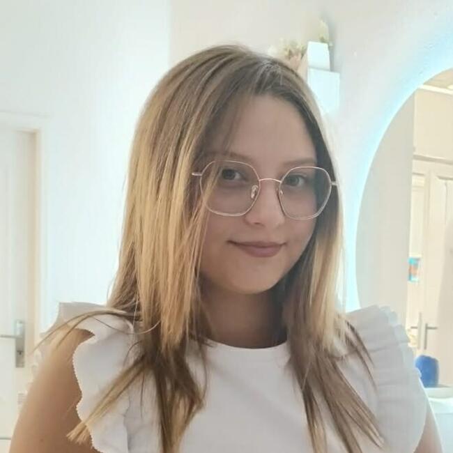 Babysitter in Joué-lès-Tours: Alexandra