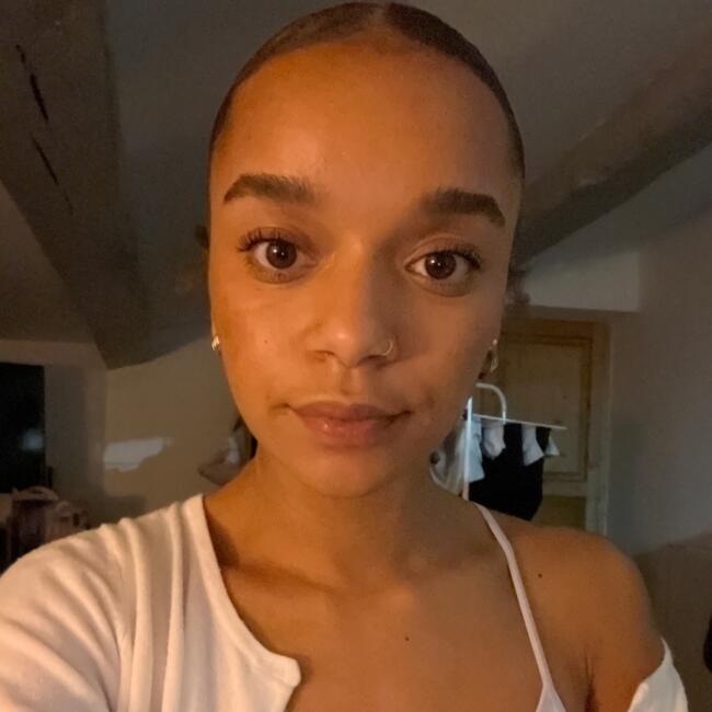 Babysitter in La Rochelle: Assya