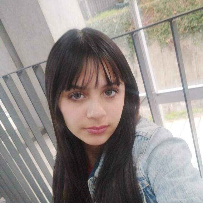 Babysitter in San Bernardo: Alondra